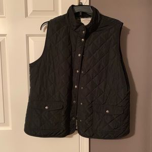 Black puffer vest